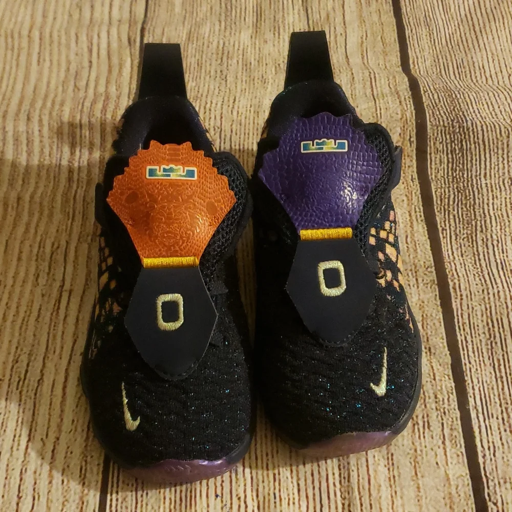 Nike LeBron James XVii size 8c